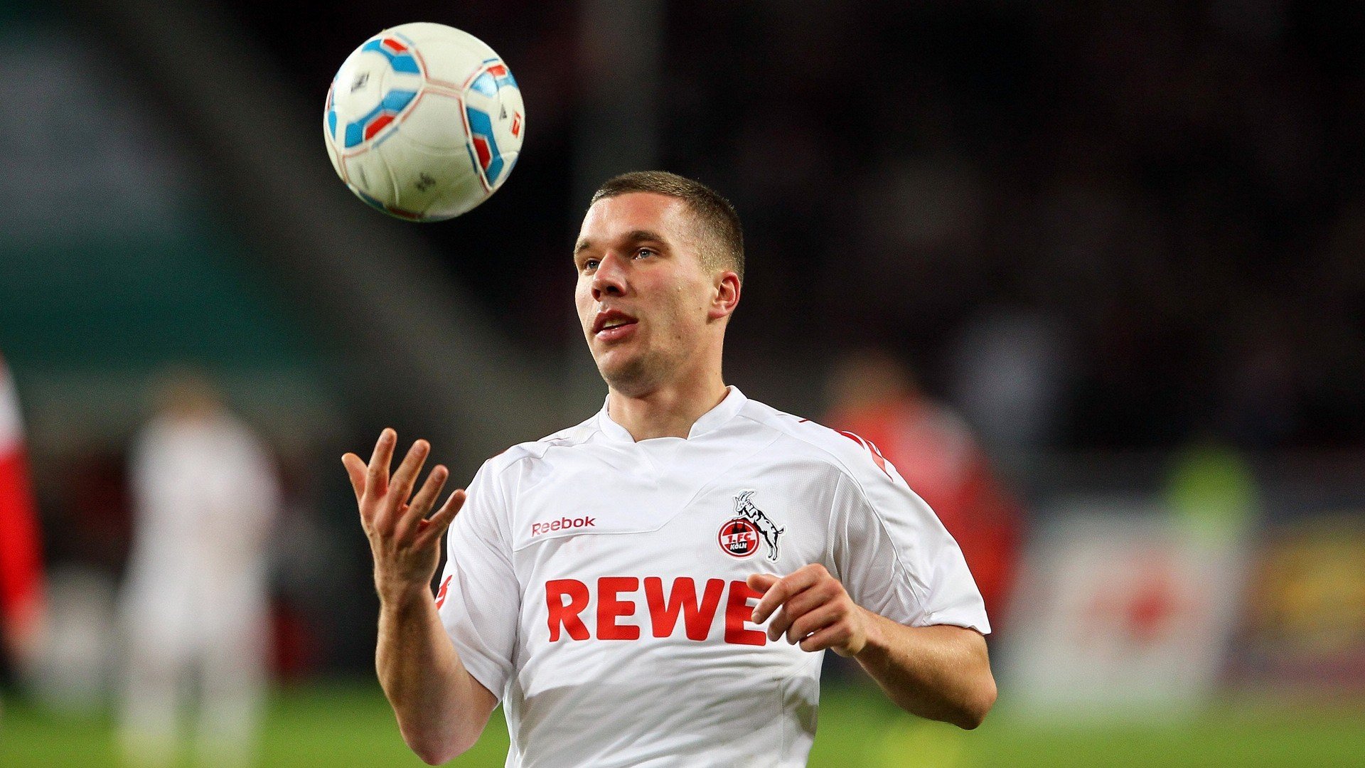 神操作！曼联追巴西新星替代拉什福德，巴萨靠20%条款躺赚，曼联传奇_面对巅峰期的巴萨支柱 我就像业余球员