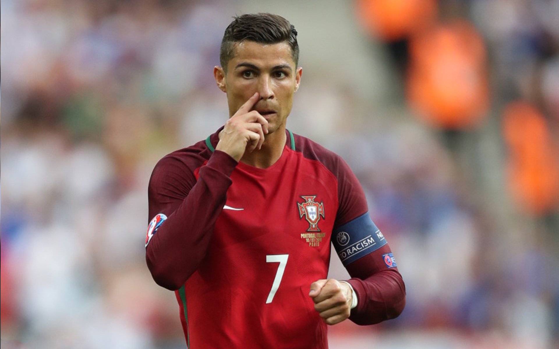 体育新闻中心记者连线现场,体育专栏记者