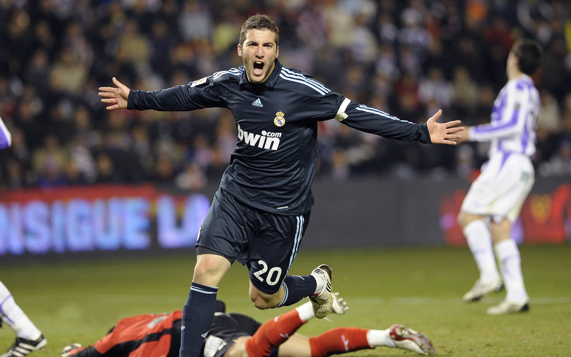 申花失去连胜机会，1-3败给柔佛新山，申花 joan